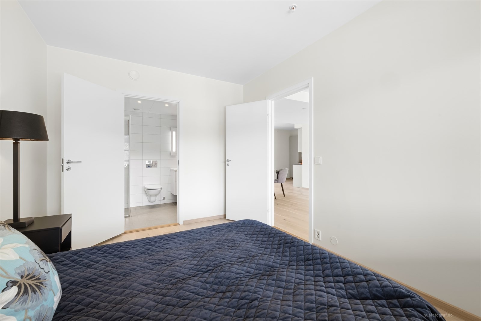 Hovedsoverom med eget bad Galleribilde