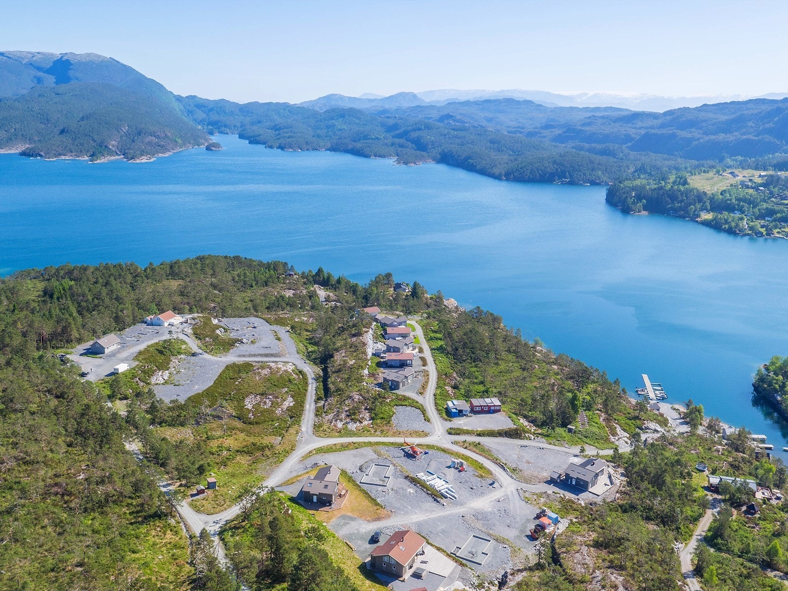 Velkommen til et idyllisk sjø- og hytteliv i Lygrepollen. Galleribilde