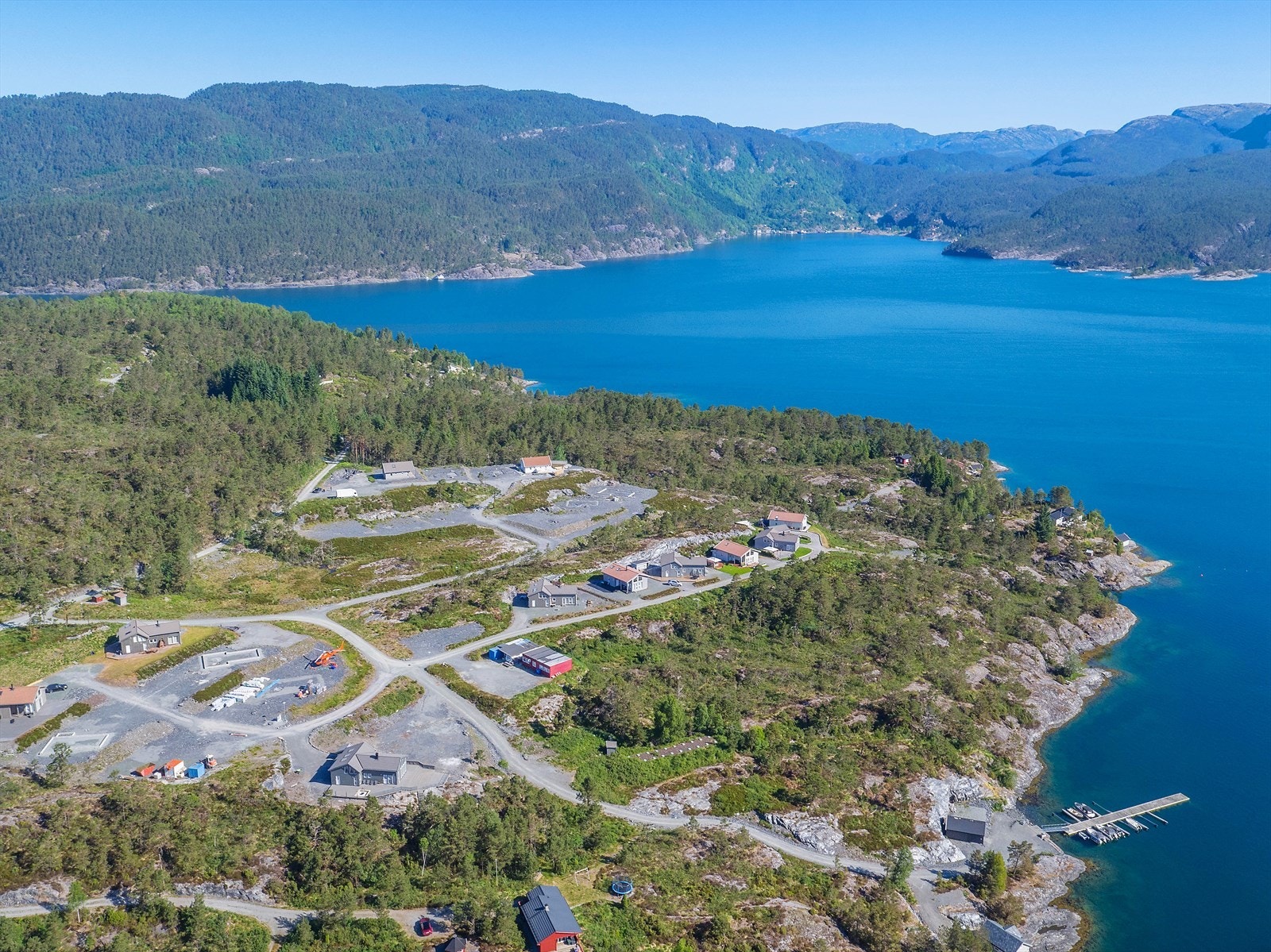 Området har felles kaianlegg, med mulighet for eget område i redskapsbod ved sjøen. Galleribilde
