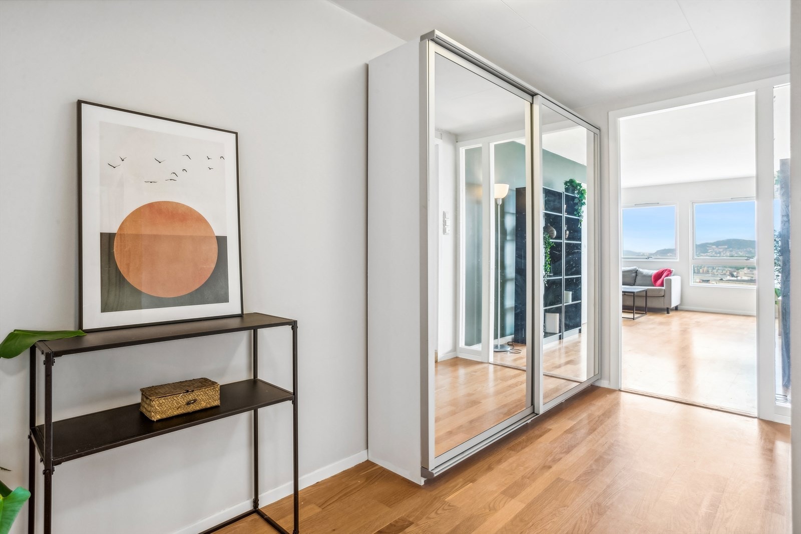 Velkommen inn! Hele leiligheten- vegger og tak er nylig nymalt i tidsmessige farger Galleribilde