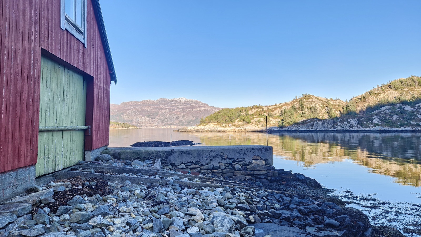 Naust med kai/stød Galleribilde