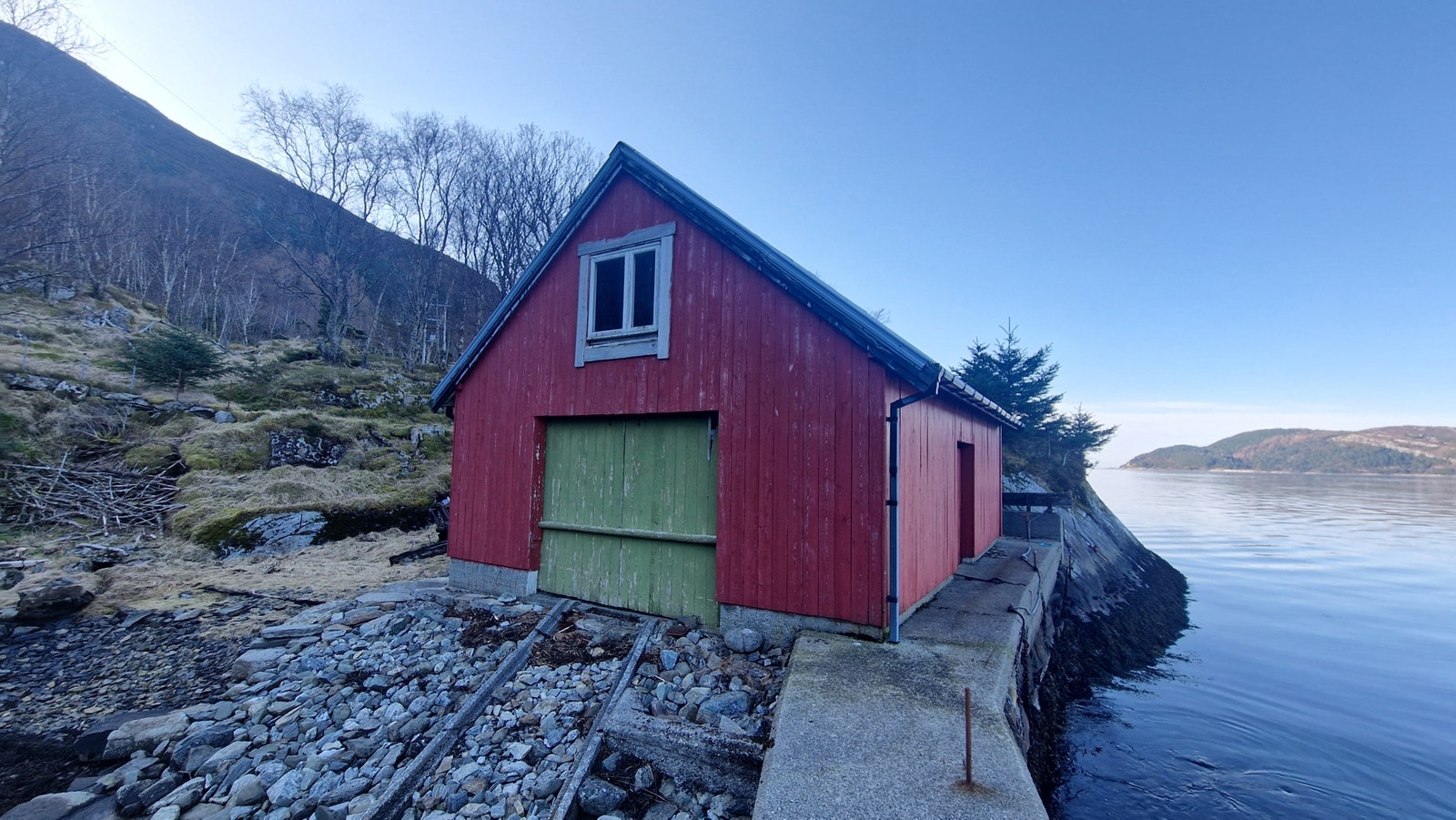 Naust med kai/stød Galleribilde