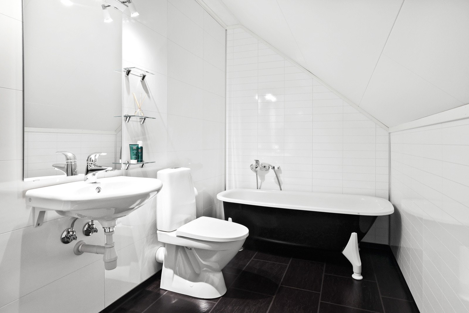 Badet er innredet med badekar. Galleribilde