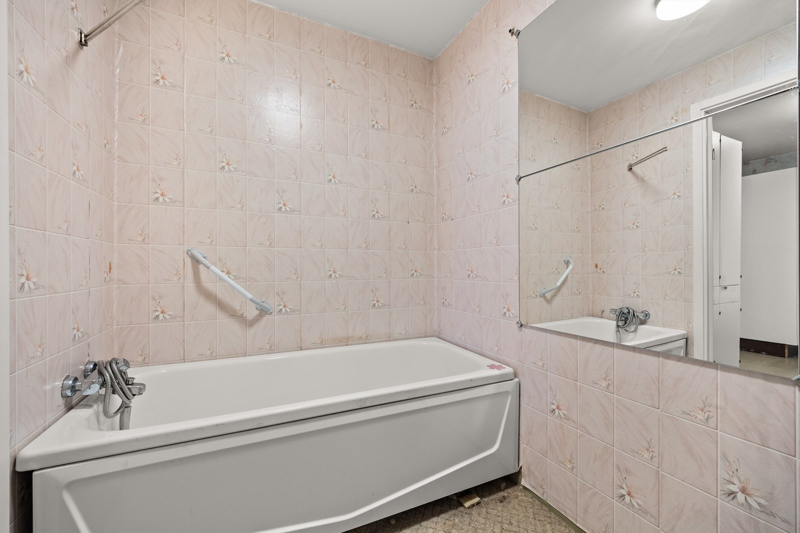 Bad med badekar. Galleribilde