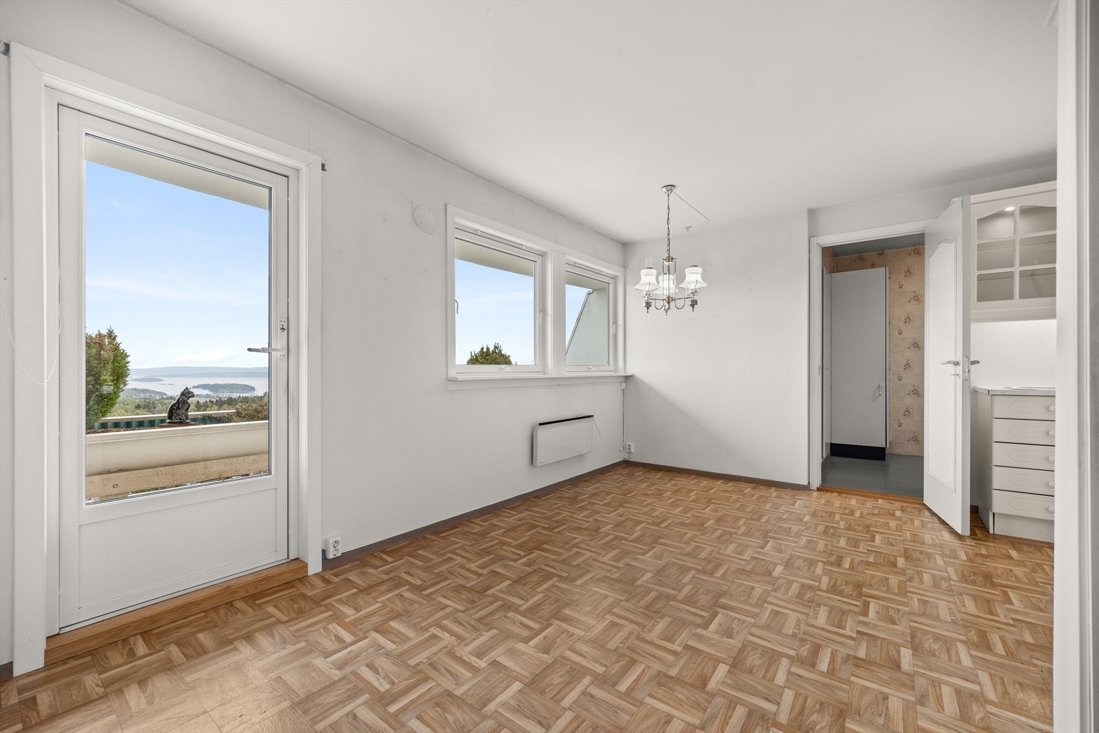 Flott fjordutsikt fra kjøkkenet. Galleribilde