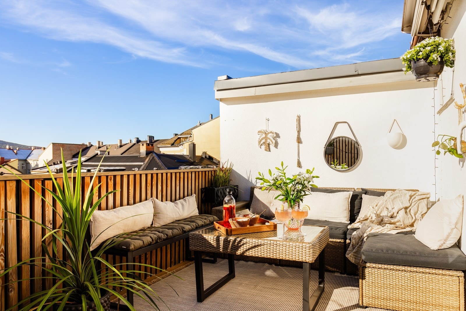 Her har man sola fra ca. 1330 til solnedgang rundt kl 2200 Galleribilde