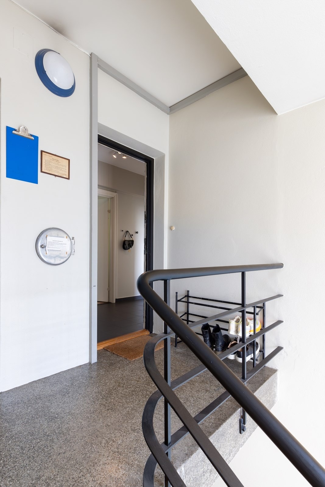 Selger har også satt sko og slikt på gangen Galleribilde