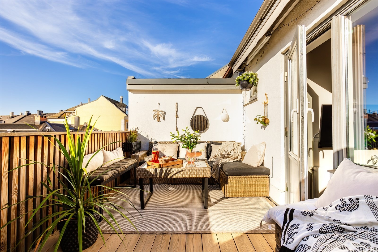 Merk også en stor markise på terrassen Galleribilde