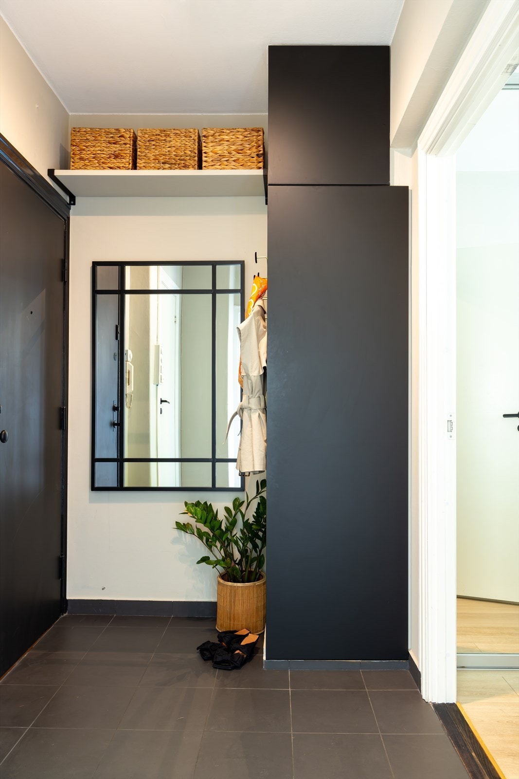 Praktisk med flislagt gulv i entreen Galleribilde