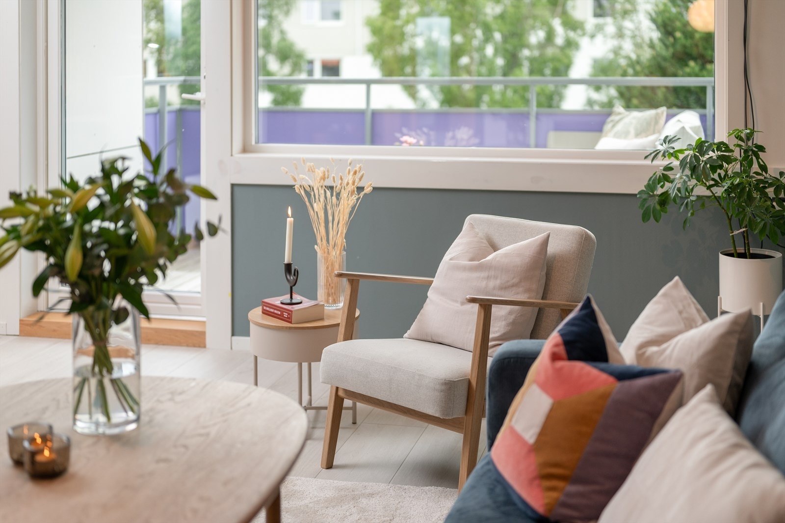 Fra stuen er det utgang til vestvendt balkong Galleribilde