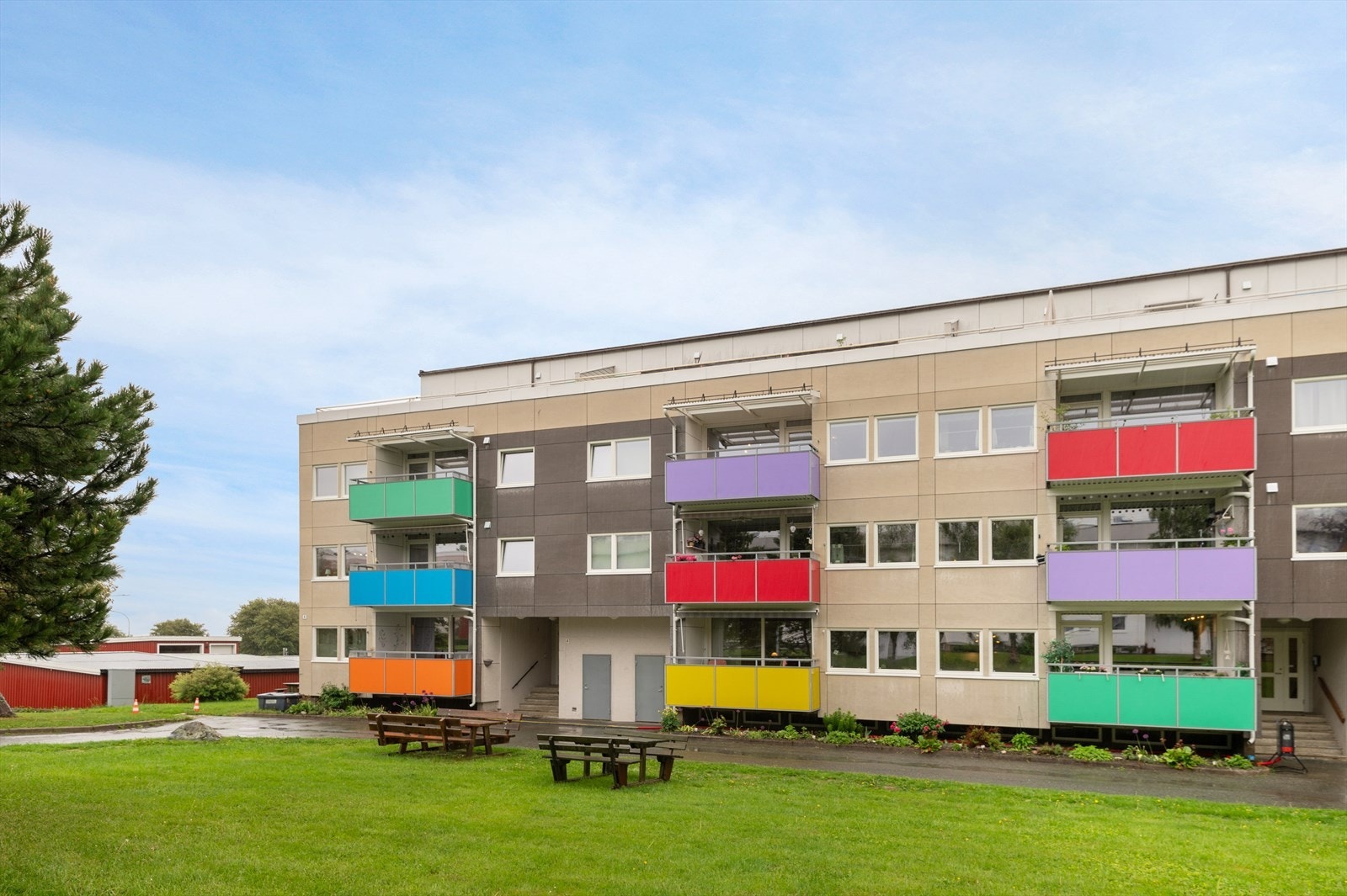 Borettslaget har god bygningskropp hvor fasade, balkonger, vinduer og dører er ny fra 2014. Rørfornying ble gjennomført i 2024 Galleribilde