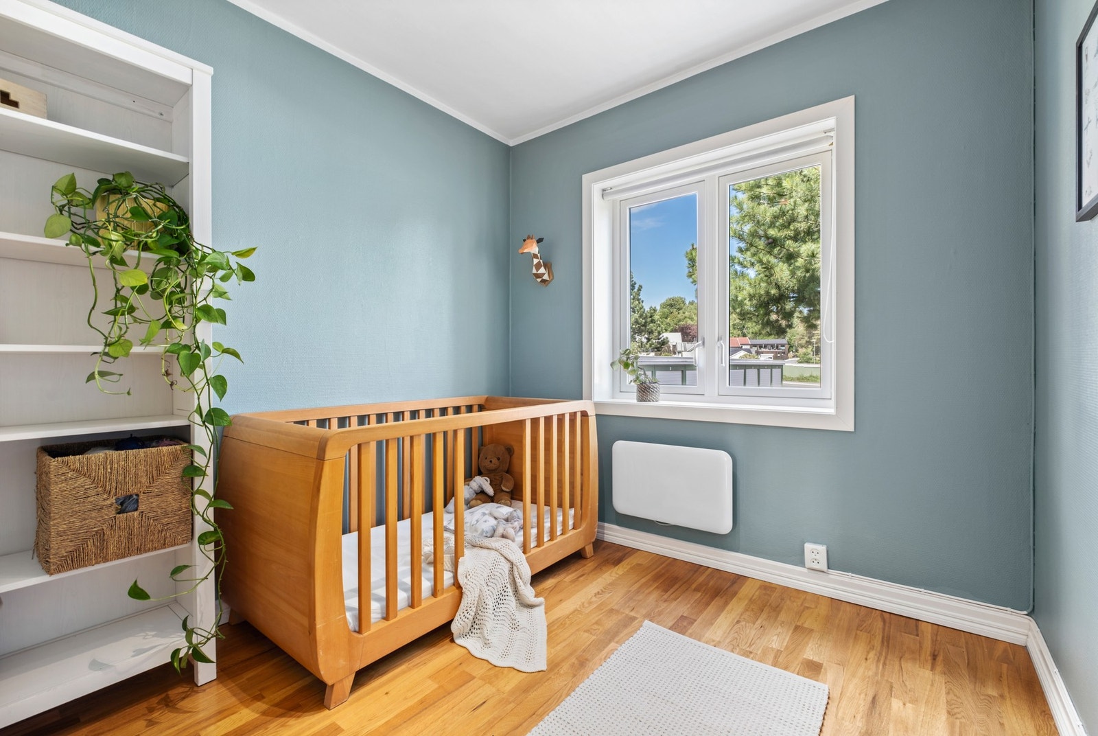 Rommet ligger med vindu mot nord og skjermet for sol gjennom hele dagen. Galleribilde