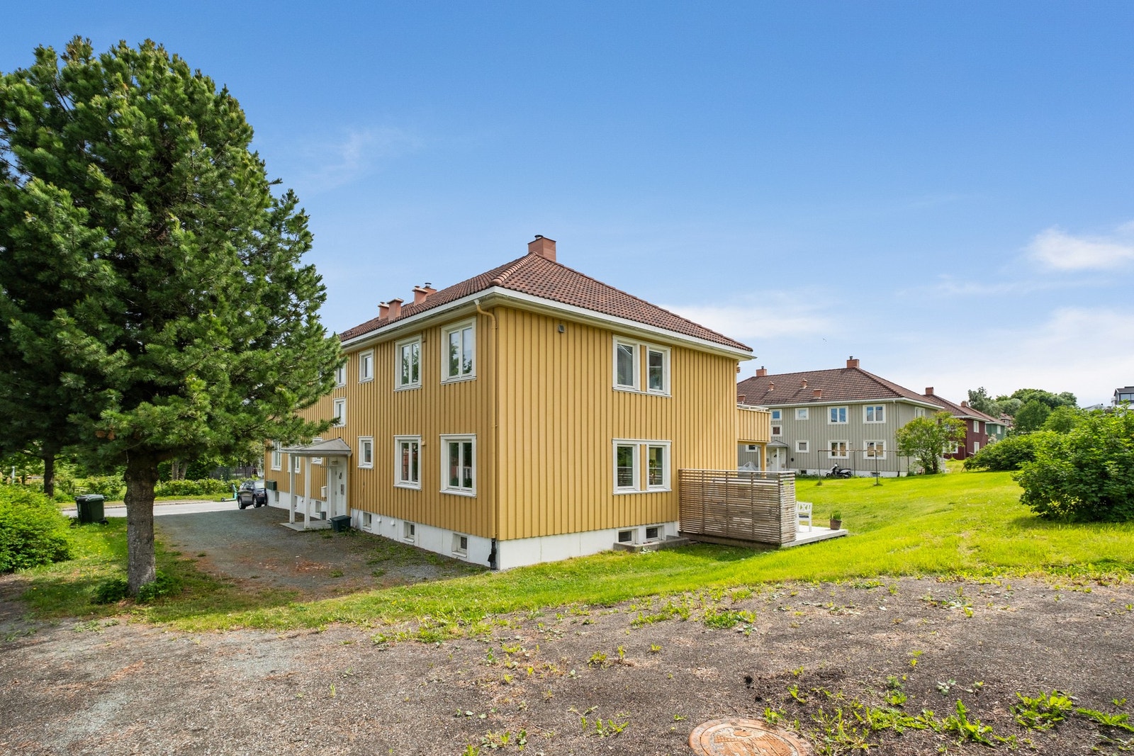 Borettslaget har flotte fellesområder, internveier og egen barnehage, Hagebyen barnehage i borettslaget. Galleribilde