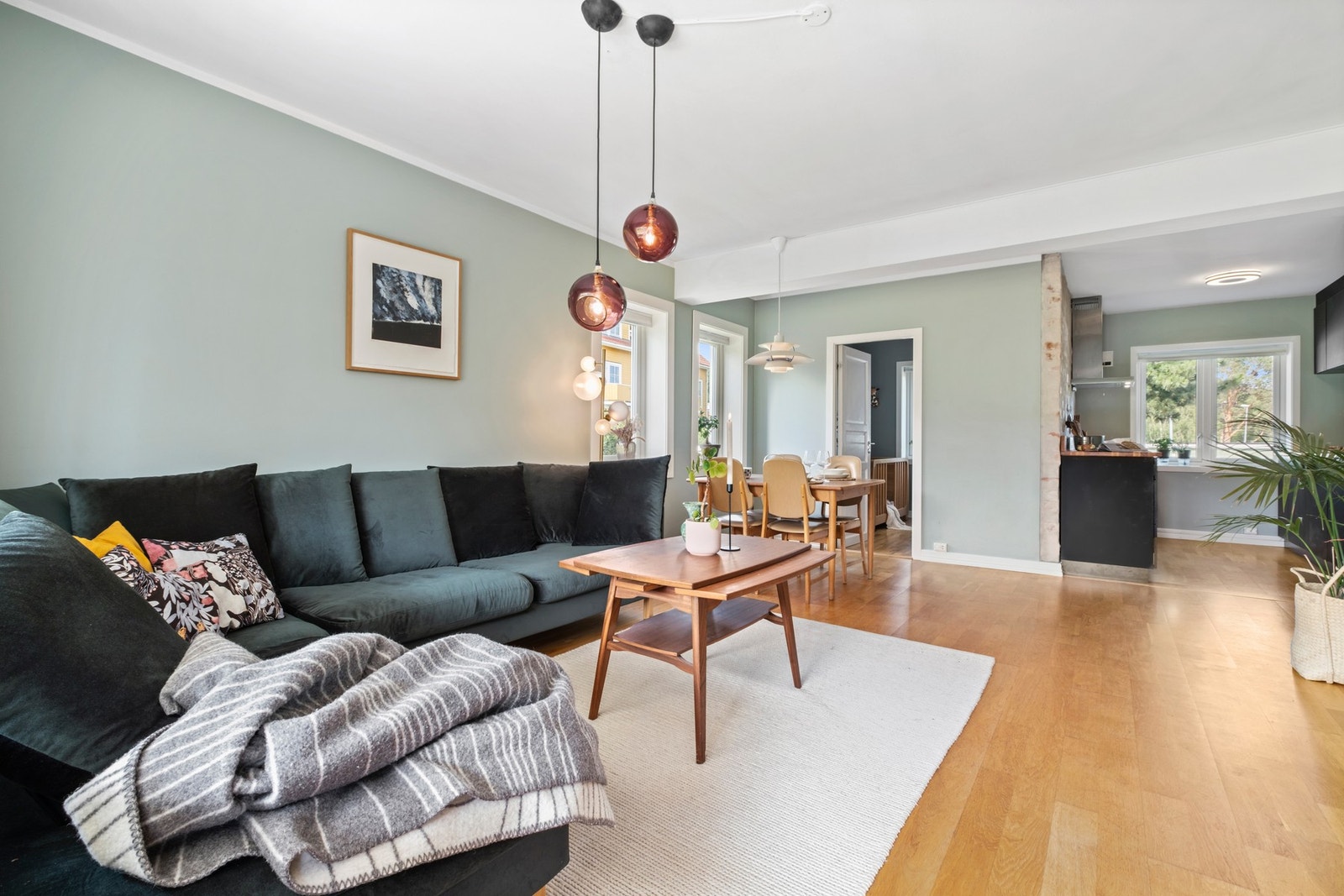 Leiligheten er på ca. 67 kvm, og holder en gjennomgående god standard med praktisk planløsning. Galleribilde