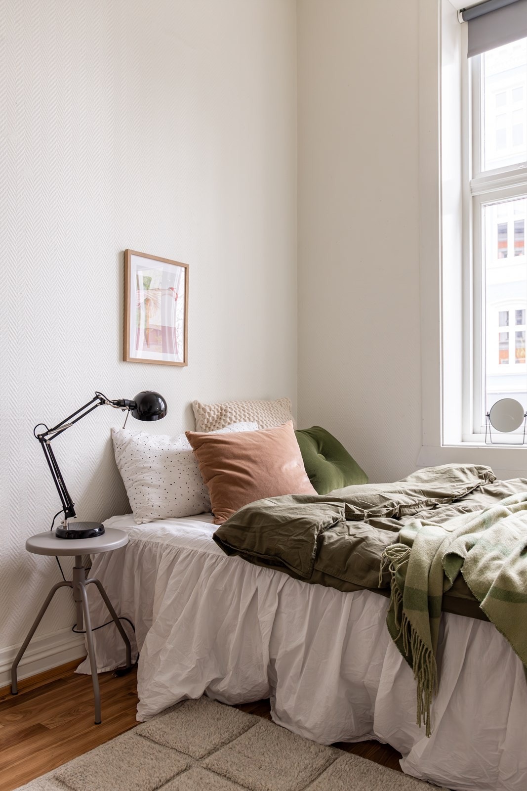 Sengen kan plasseres under vinduet som dette, for å optimalisere plassen. Galleribilde