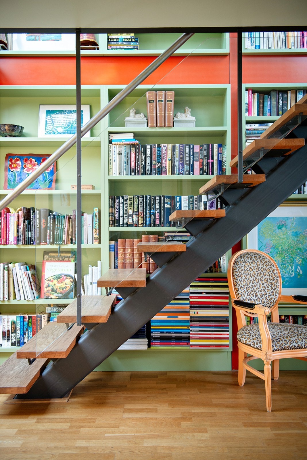 Trapp opp til mesanin fra kjøkkenet, deretter går det trapp opp til 4. etasje (loft) Galleribilde