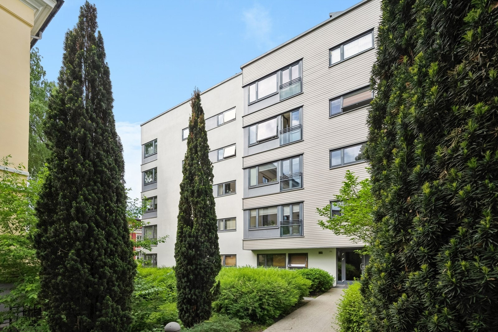 Her bor du urbant, men tilbaketrukket til i en grønn oase midt i byen! Galleribilde