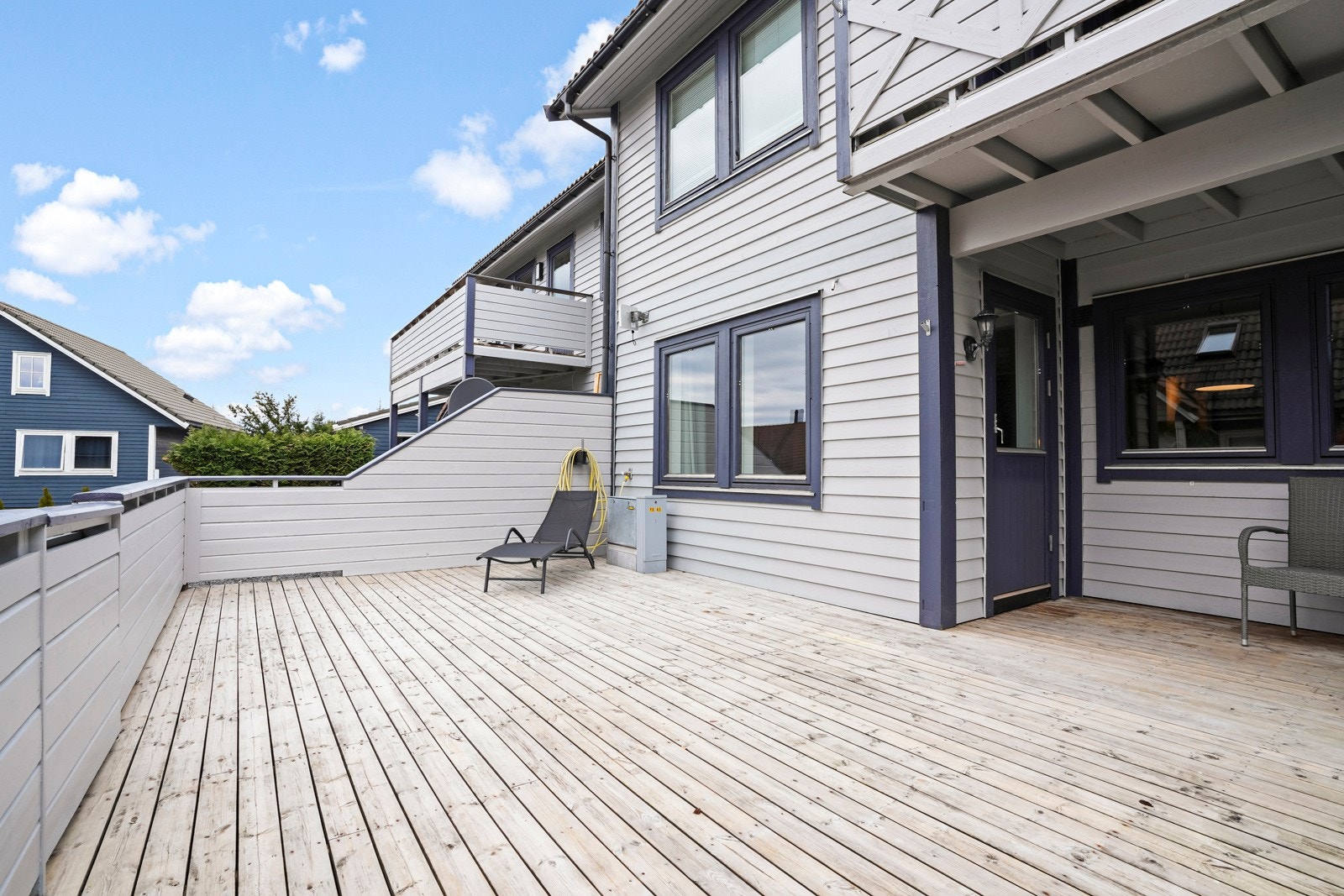 Bustaden har ein stor terrasse på 31 m2 Galleribilde
