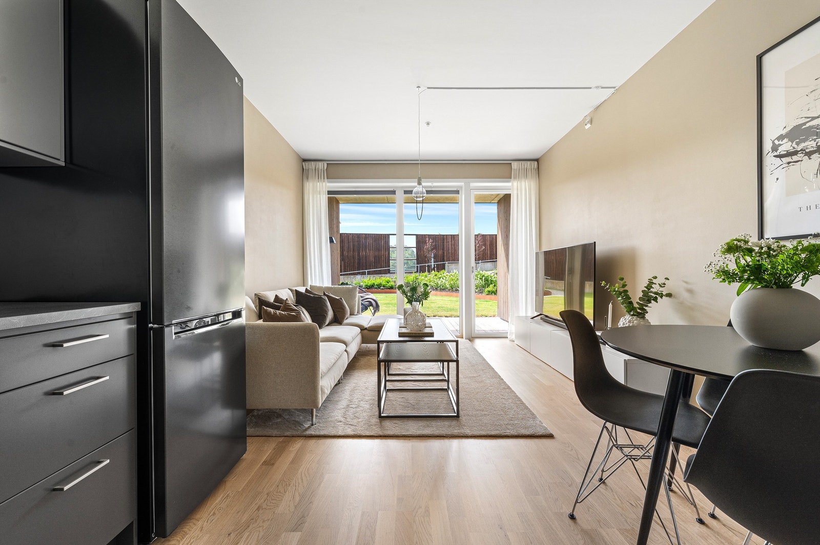 Leiligheten er ferdigstilt i 2021 og består av bad, vaskerom/teknisk rom, kjøkken/stue og 1 soverom Galleribilde