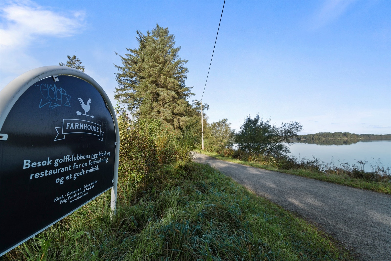 Det er flotte turområder like ved, derav Stokkavannet som ligger i umiddelbar nærhet, Møllebukta og Mosvannet. Stavanger Golfklubb ligger også innen gåavstand fra boligen Galleribilde