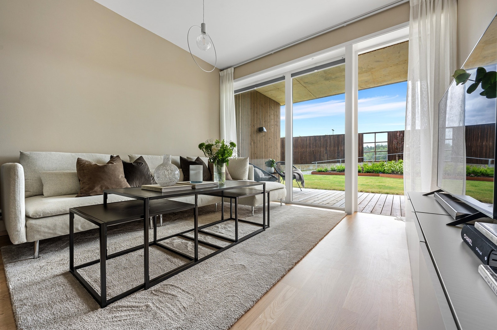 Balansert ventilasjon, fjernvarme i gulv på bad og varmefolie i gulv på kjøkken, stue og gang Galleribilde