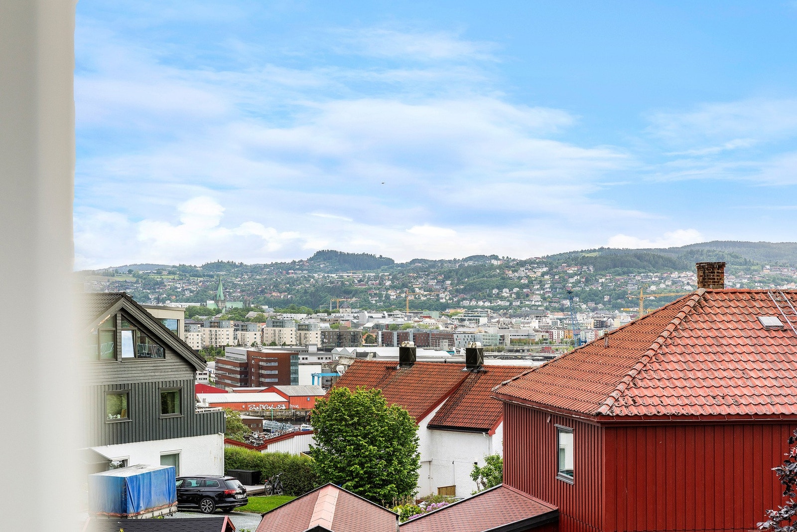 Fra uteplassen er det formidabel utsikt! Galleribilde