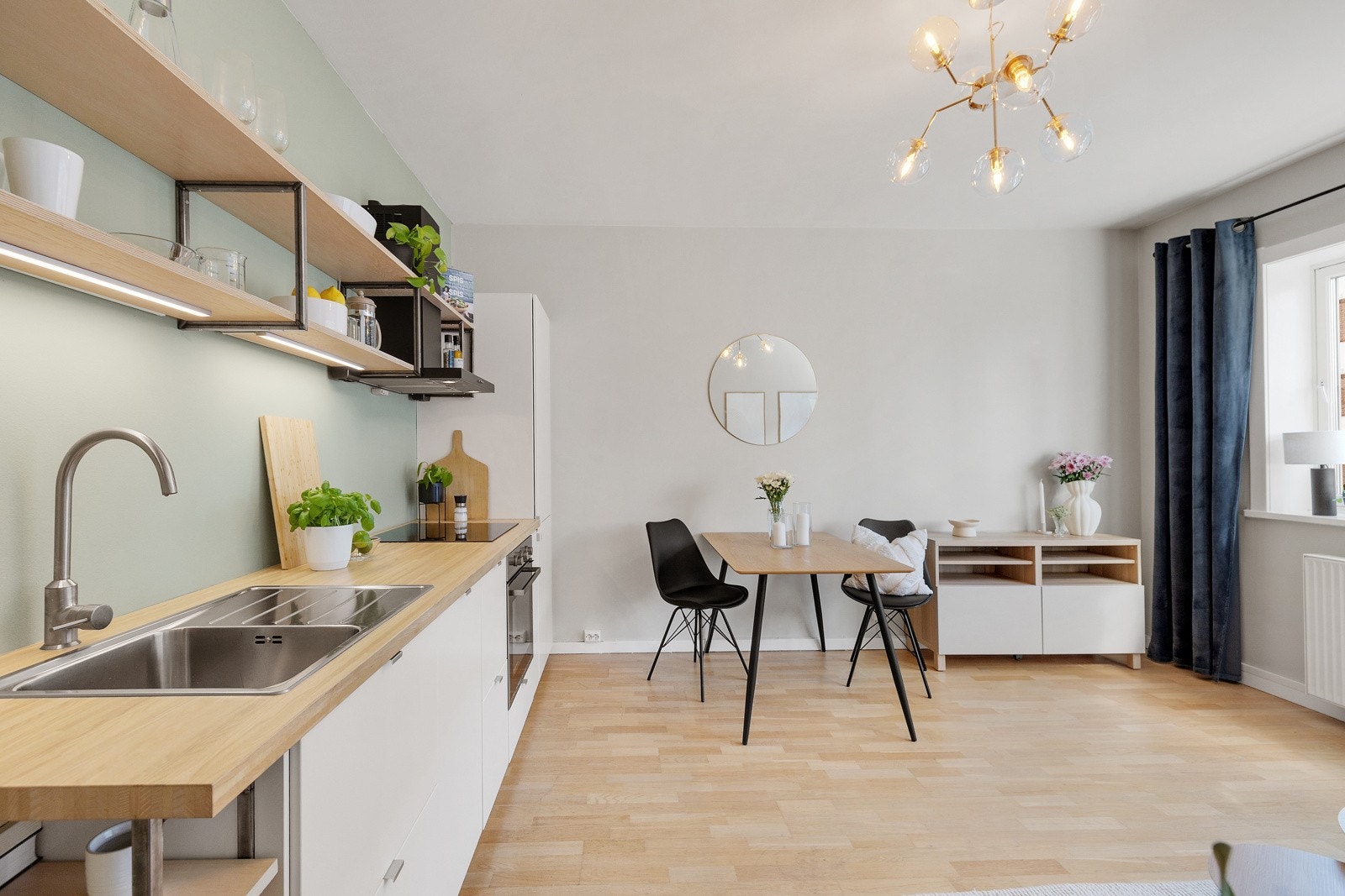 Fyring, varmtvann, tv og internett er inkludert i felleskostnadene. Galleribilde