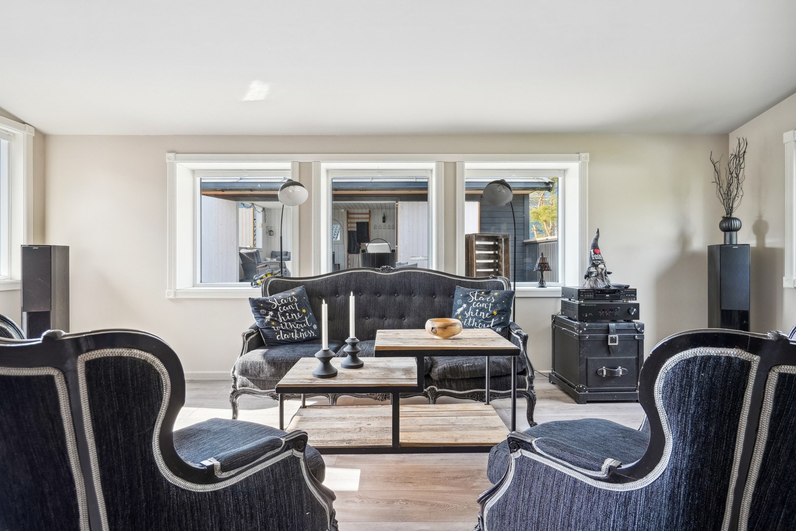 Boligen er betydelig oppgradert i senere tid og fremstår med en gjennomgående god standard. Galleribilde