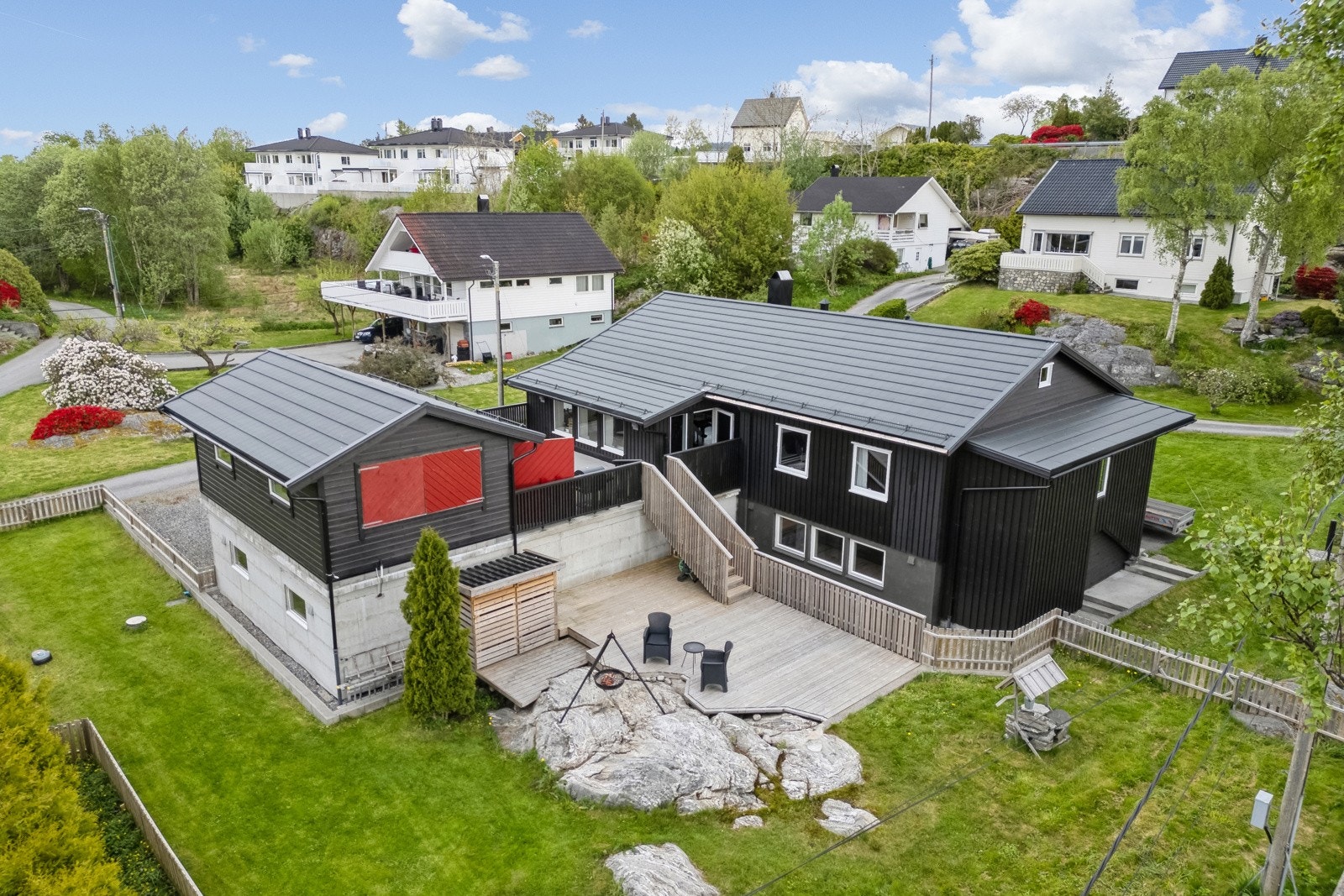 Velkommen til Nedre Kipperberget 14 - En innholdsrik enebolig beliggende i et barnevennlig nabolag i Langevågen. Galleribilde