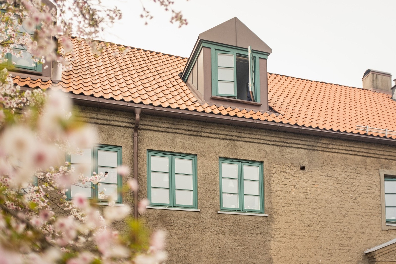 Nydelig 4(5)-roms leilighet o/2 etasjeplan. Galleribilde
