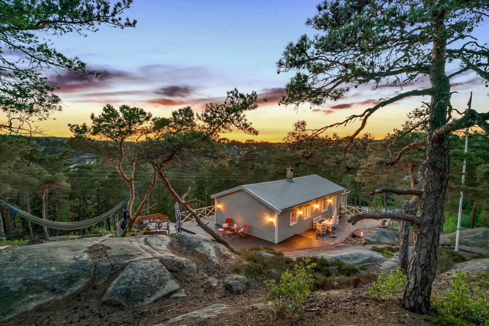 En idyllisk plass i gangavstand fra skjærgården, med god plass til familien. Galleribilde