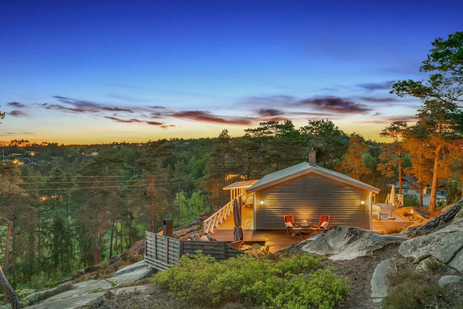 Eiendommen ligger vestvendt, med gode solforhold. Galleribilde