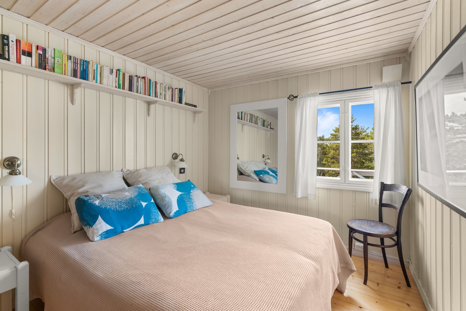 Fra stuen er det inngang til hovedsoverom. Galleribilde