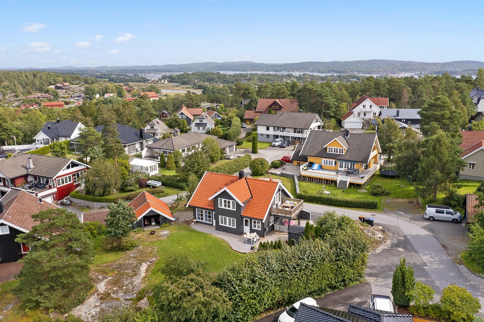 Romslig eiendom med gode solforhold. Galleribilde