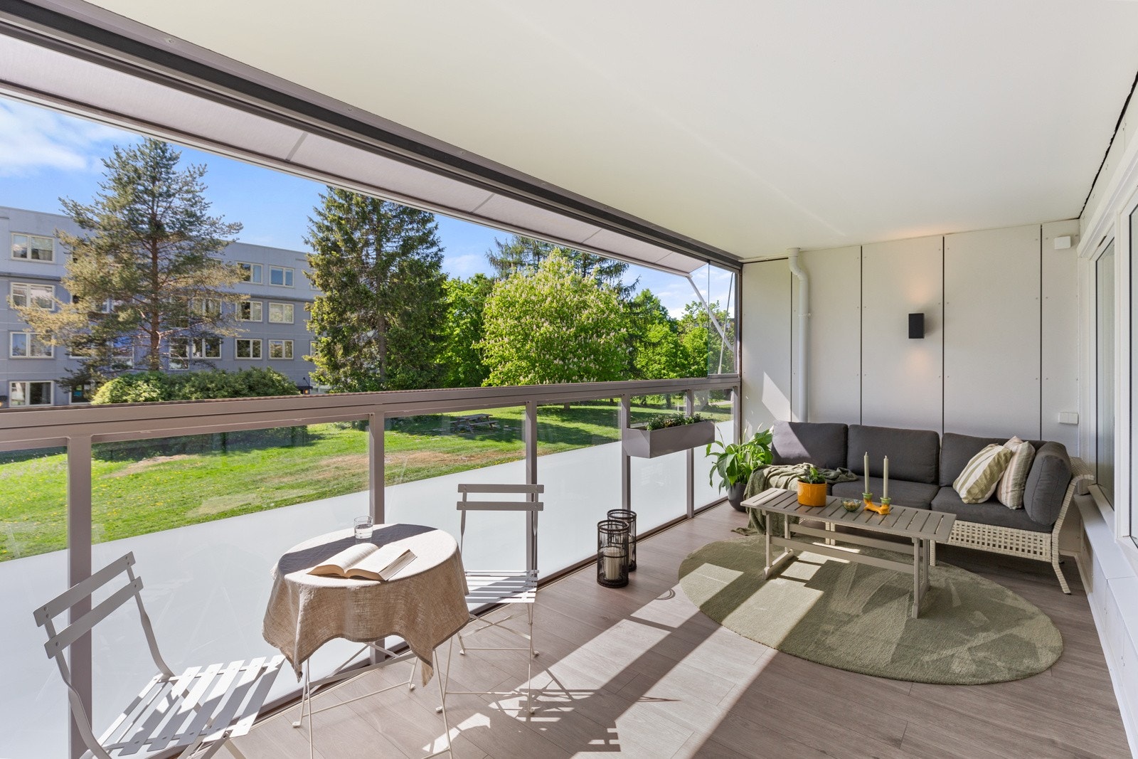 Fra stuen er det adkomst til en romslig, innglasset terrasse på hele 16 kvm. Galleribilde