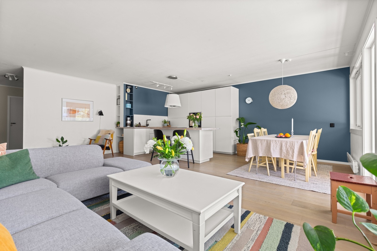 Flotte og stilrene fargevalg gjennomgående i hele leiligheten. Galleribilde