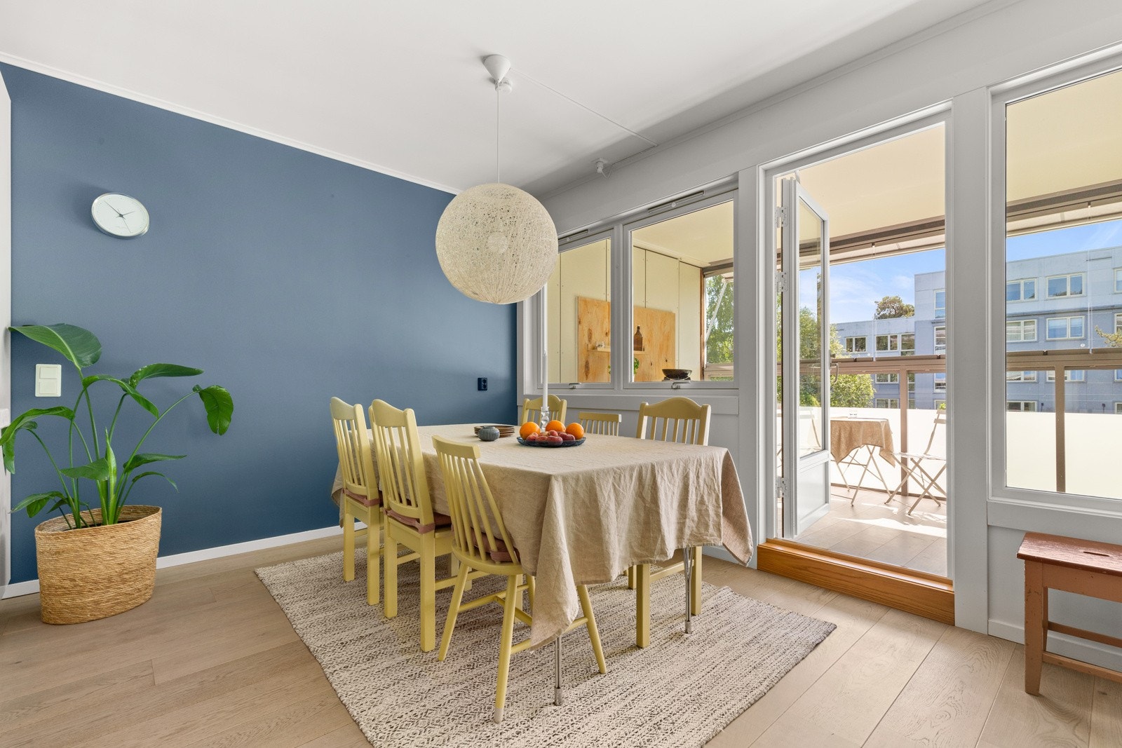 Plass til et større spisebord for familie og venner. Galleribilde