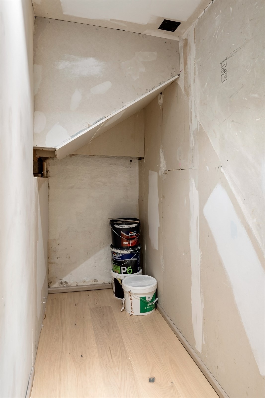 Bod under trappen Galleribilde