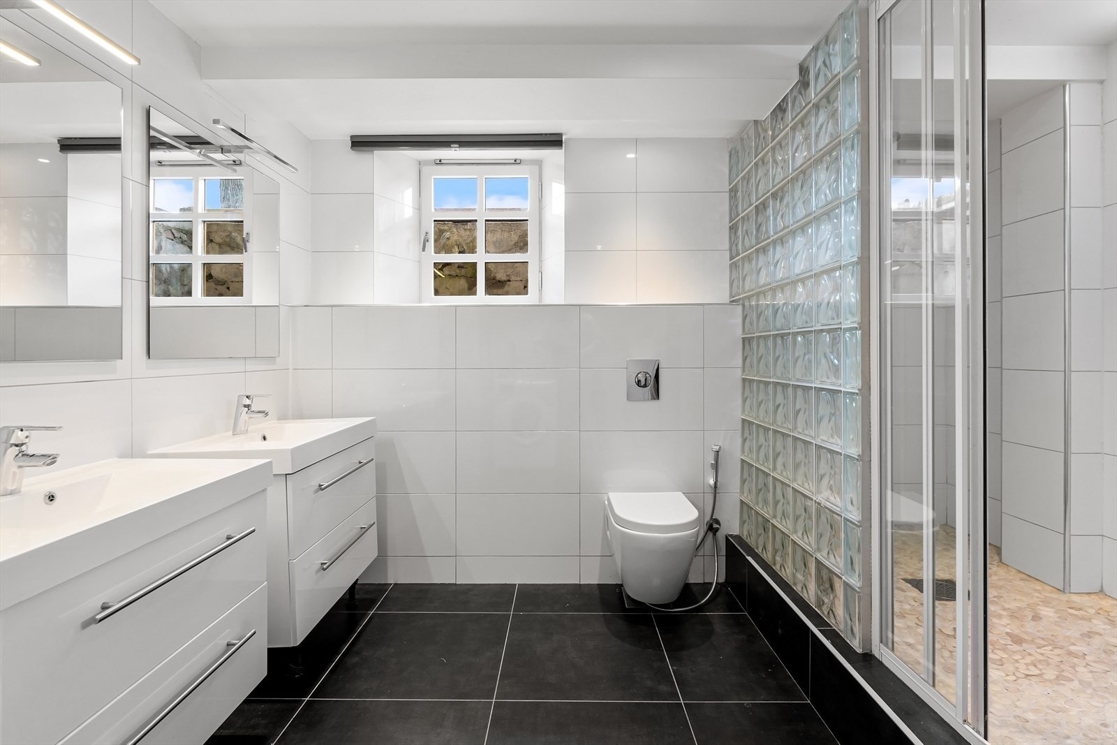 Stort bad i kjeller Galleribilde