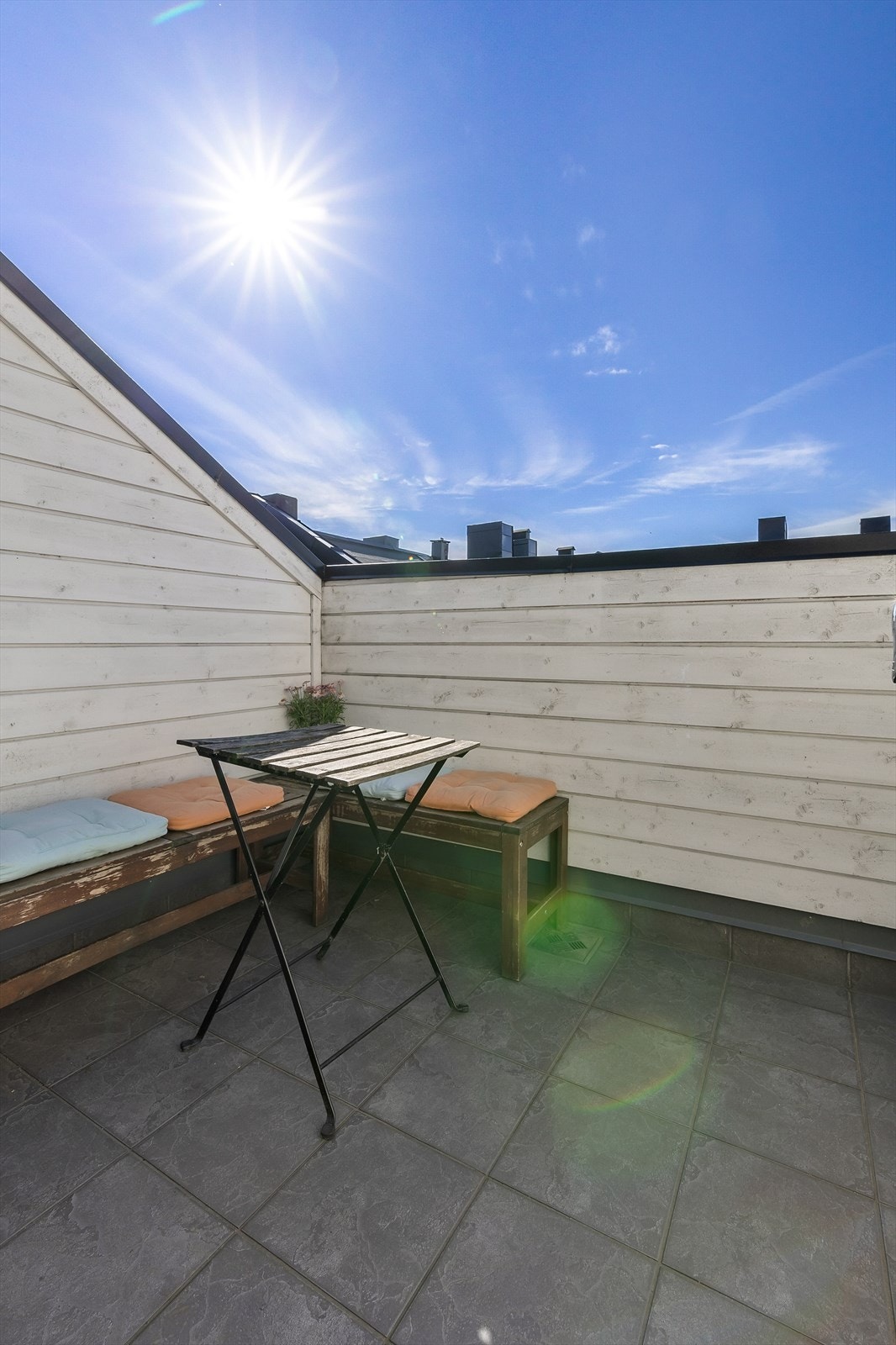 Nydelig balkong med gode solforhold som er perfekt til sene sommerkvelder. Galleribilde