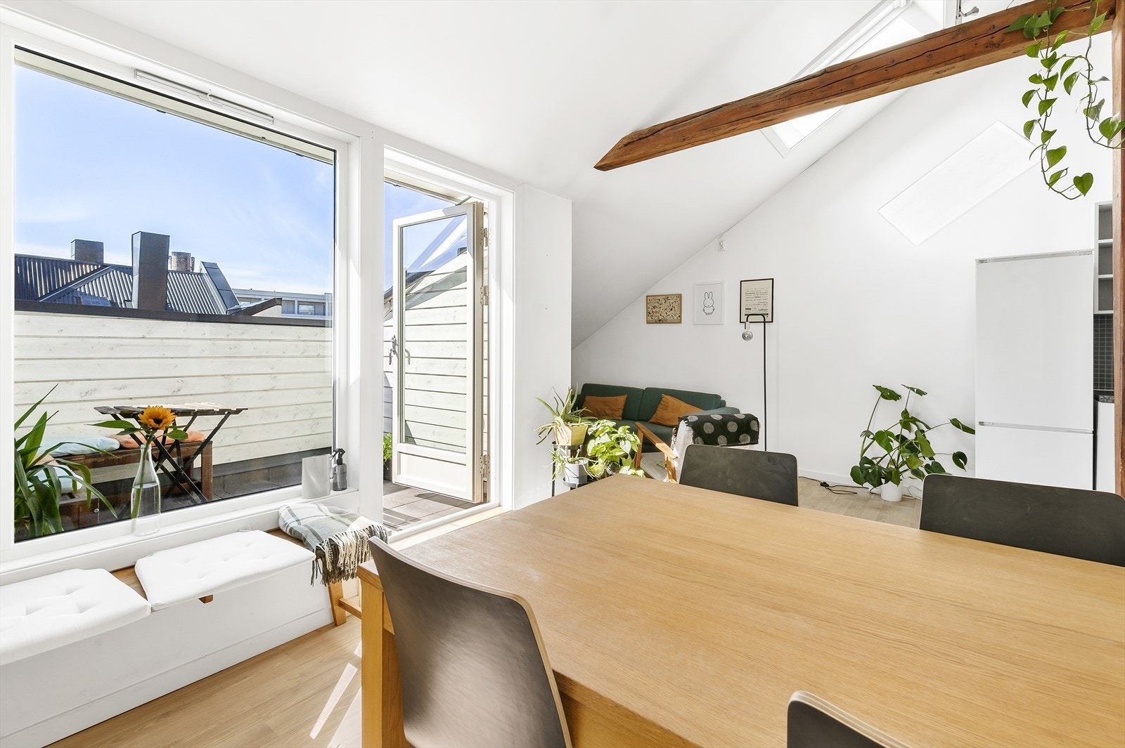 Fra stuen er det utgang til en fantastisk nordvestvendt balkong på 5m². Galleribilde