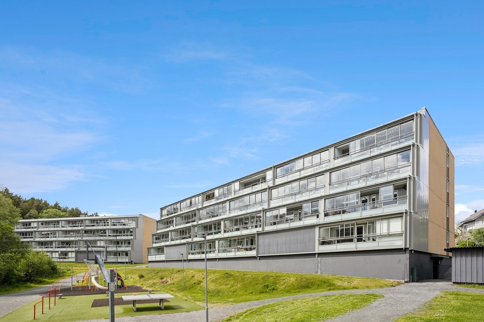 Det ble gjennomført oppgradering av fasade og innglasset balkong i 2019. Galleribilde