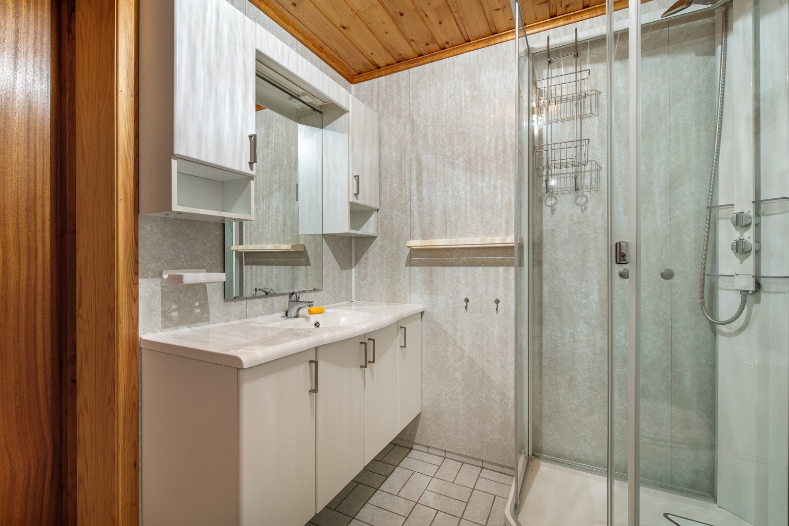 Bad i underetasjen. Galleribilde