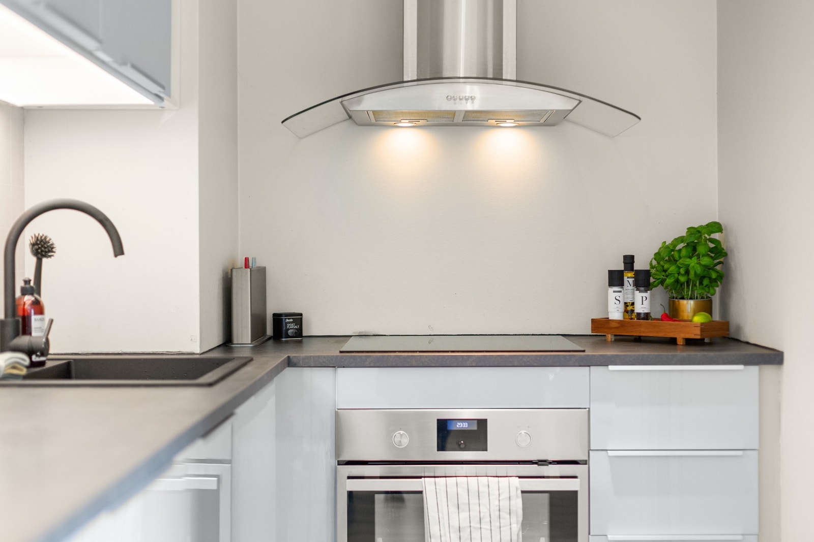 Integrerte hvitevarer i kjøkken Galleribilde