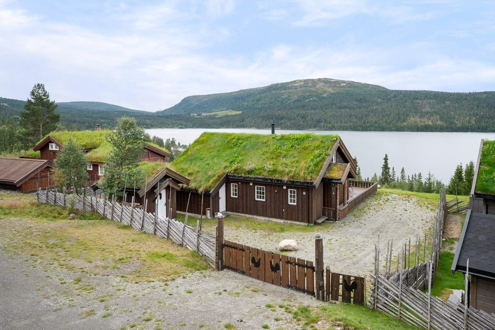 Eiendommen ligger vakkert til o ensformig Gålåvatnet med flott utsikt og solgang ! Galleribilde