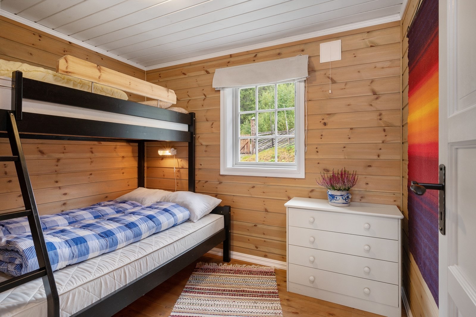 Soverom med familiekøye. Galleribilde