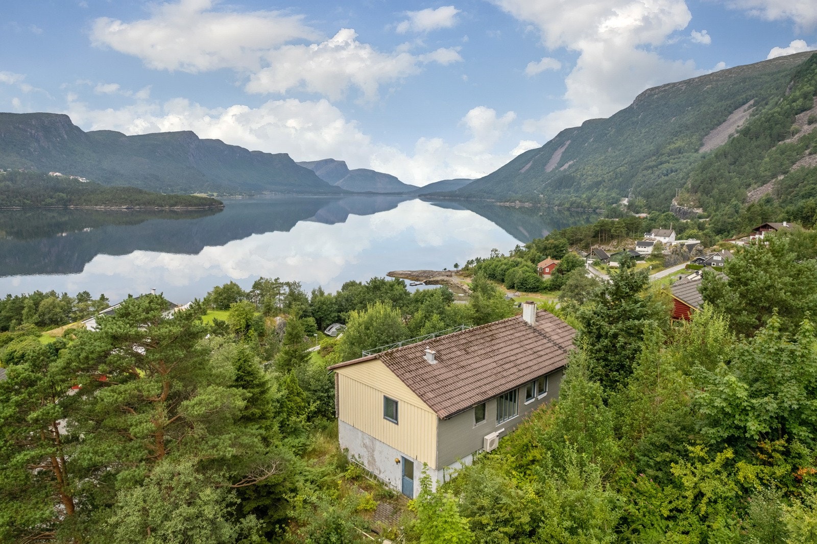 Velkommen til Sandevegen 58 - flott utsikt frå Sandevegen Galleribilde