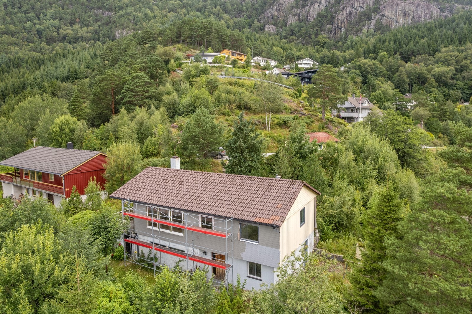 Sandevegen 58 - seljar har etterisolert og skifta kledening på store delar av eigedomen. Galleribilde