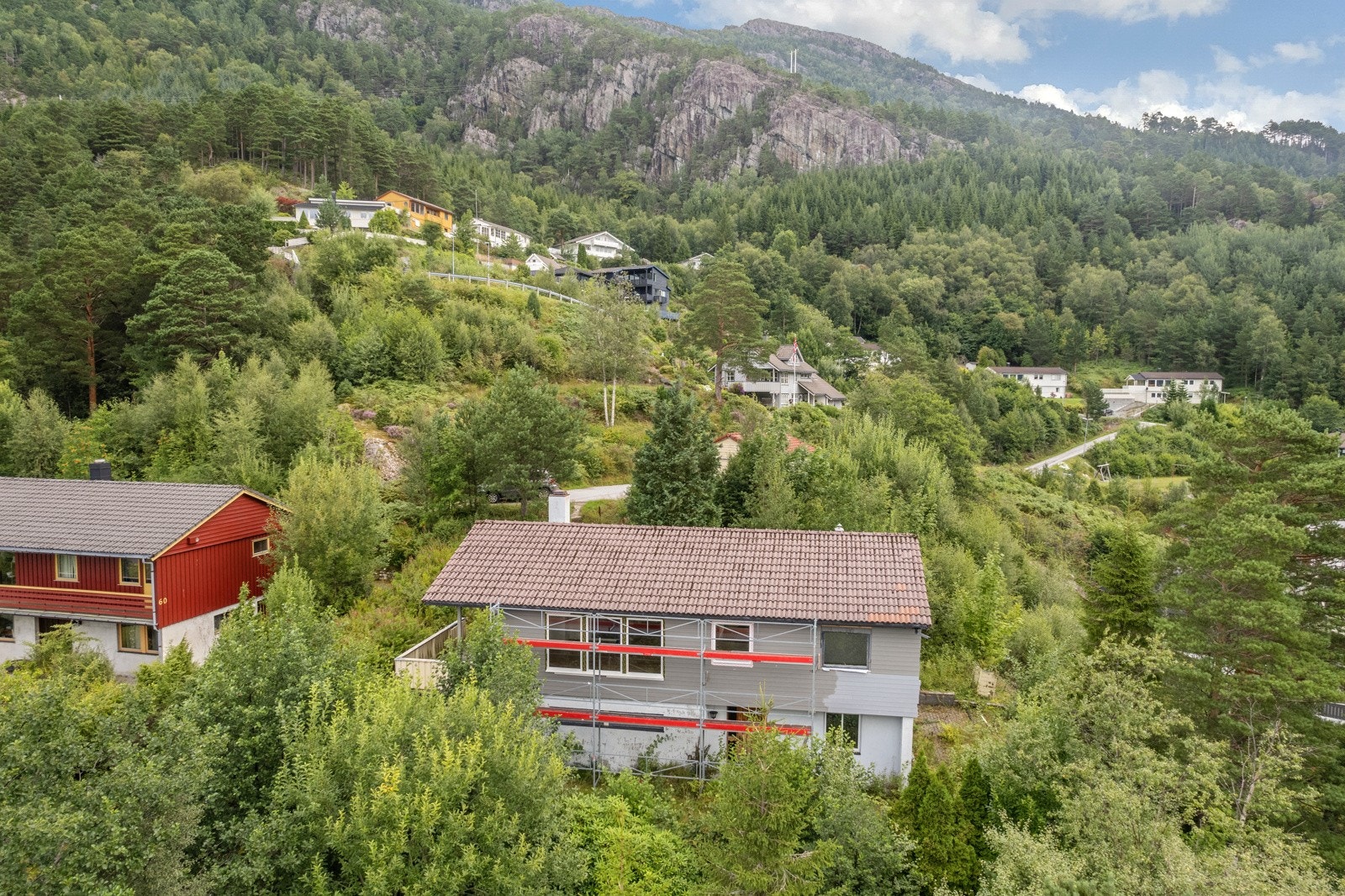 Stilaset er demontert og følgjer ikkje med i salet Galleribilde