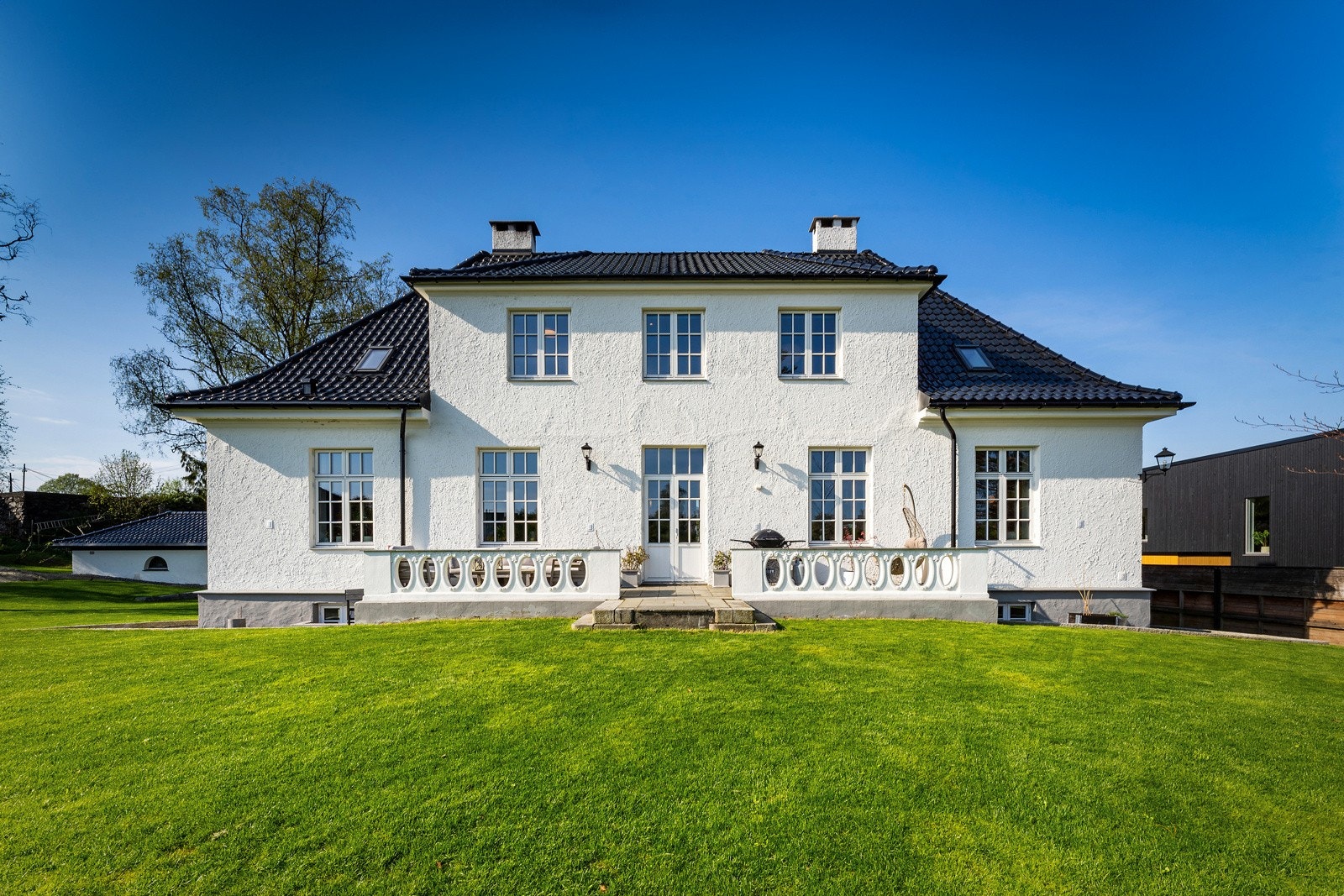 På tomten er det sol fra tidlig formiddag til kveld. Galleribilde